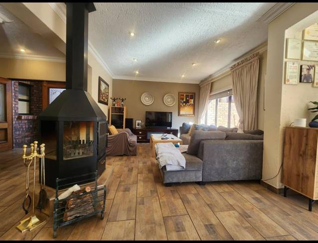 3 BEDROOM CLUSTER FOR SALE IN MEYERSDAL